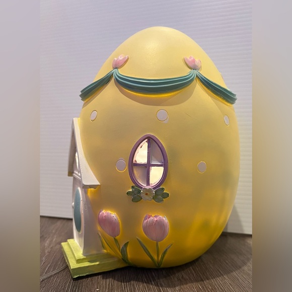 HARD TO FIND!! Light-up Easter Egg House- NWT - Picture 4 of 7